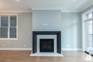 2315 N Southport Ave, Unit 1S in Chicago, IL - Building Photo - Building Photo
