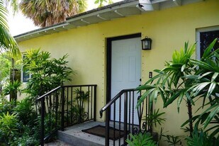 5215 N Flagler Dr in West Palm Beach, FL - Building Photo
