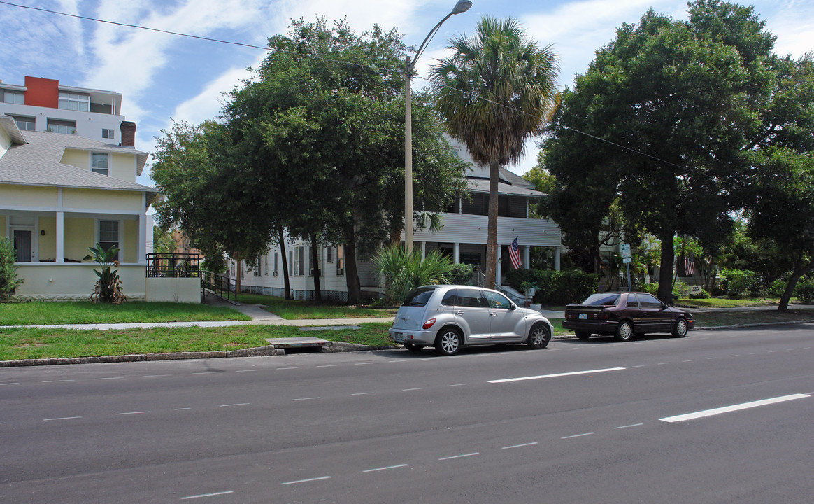 Southland Apartments - 2 in St. Petersburg, FL - Building Photo