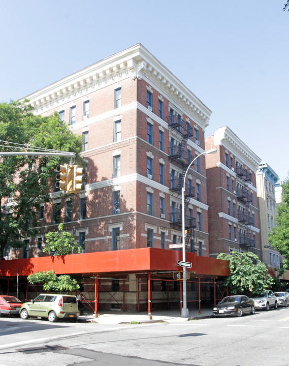 St. James Court in Brooklyn, NY - Building Photo