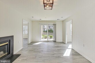 15300 Diamond Cove Terrace, Unit 4 in Rockville, MD - Building Photo - Building Photo