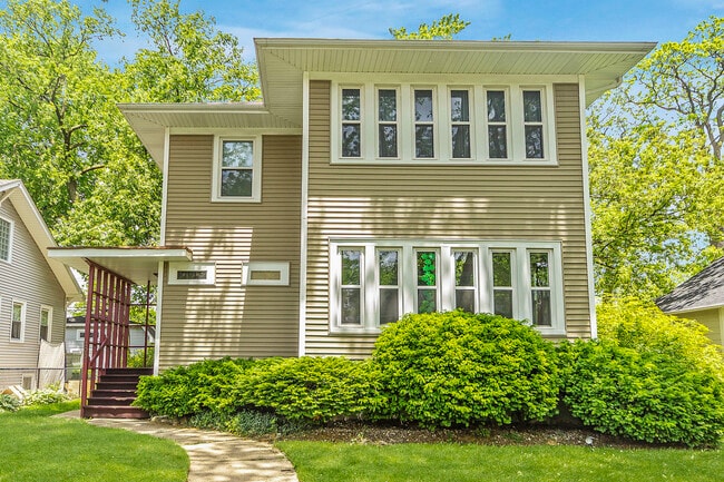 100 Belle Plaine Ave in Park Ridge, IL - Building Photo - Building Photo