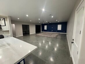 6111 Meisenheimer Ave in Las Vegas, NV - Building Photo - Building Photo