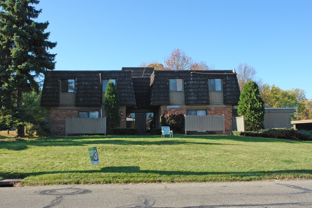 4920 Brookwood Rd in Youngstown, OH - Building Photo