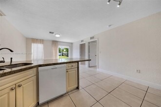 4519 NW 163rd St in Opa Locka, FL - Building Photo - Building Photo