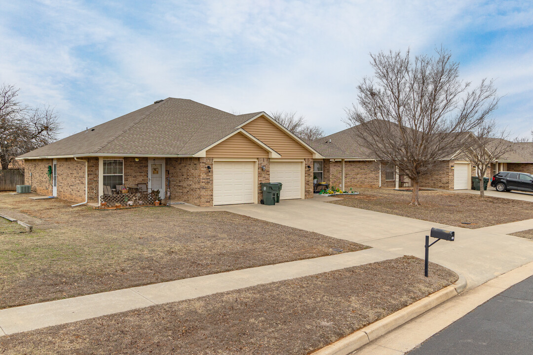 Cottage MWC II in Midwest City, OK - Building Photo