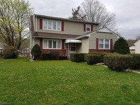 31 Garbarino Ave in Wanaque, NJ - Building Photo
