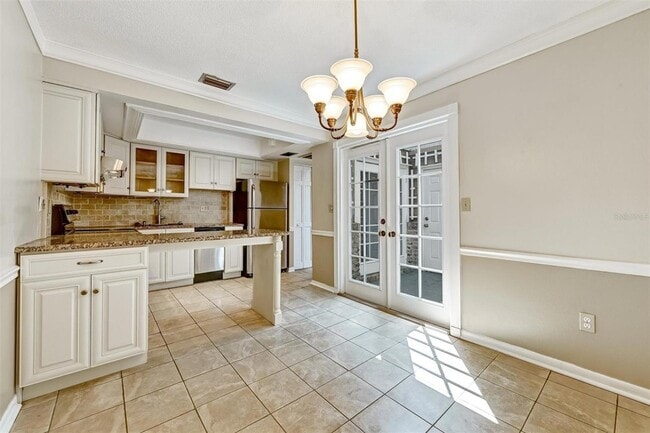 2833 Orange Tree Cir N in Palm Harbor, FL - Foto de edificio - Building Photo