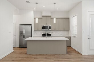 1113 Highland Square Ln in Houston, TX - Building Photo - Building Photo