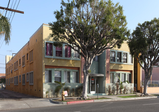 527 E 3rd St in Long Beach, CA - Foto de edificio - Building Photo