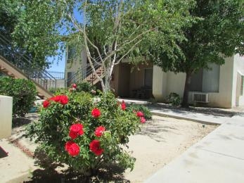 Downtown Apartments in Lancaster, CA - Foto de edificio - Building Photo