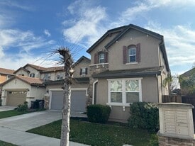 354 Craftsman Dr in Lathrop, CA - Building Photo