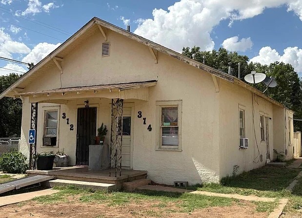 property at 314 E 9th St