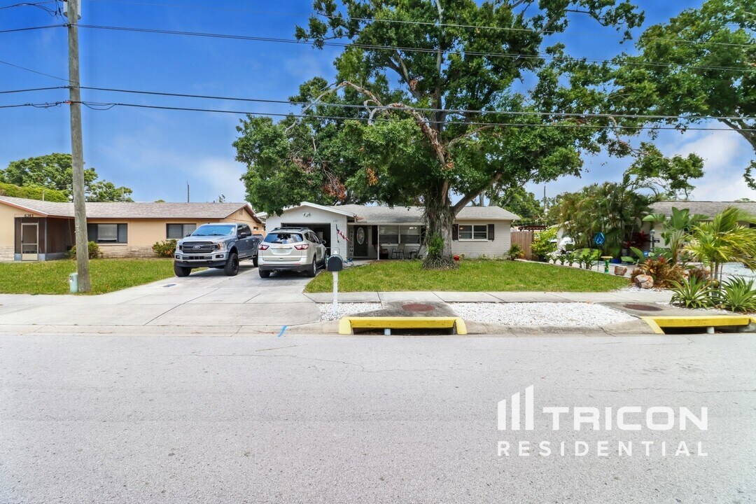 6351 40th Ave N in St. Petersburg, FL - Building Photo