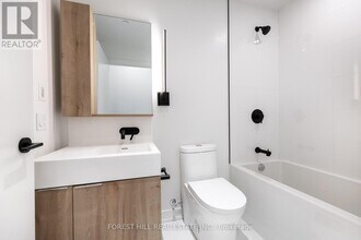 117-1117 Broadway Ave in Toronto, ON - Building Photo - Building Photo