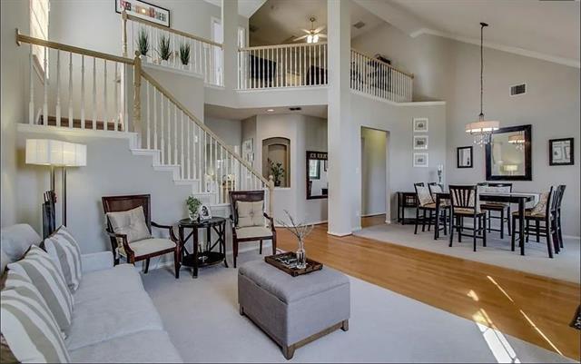 120 Stonecreek Dr in Irving, TX - Foto de edificio - Building Photo