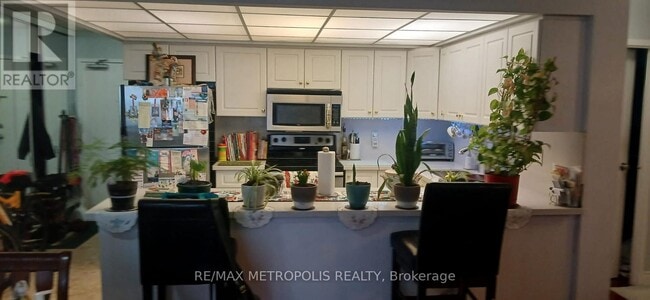 property at 8 Silverbell Grv