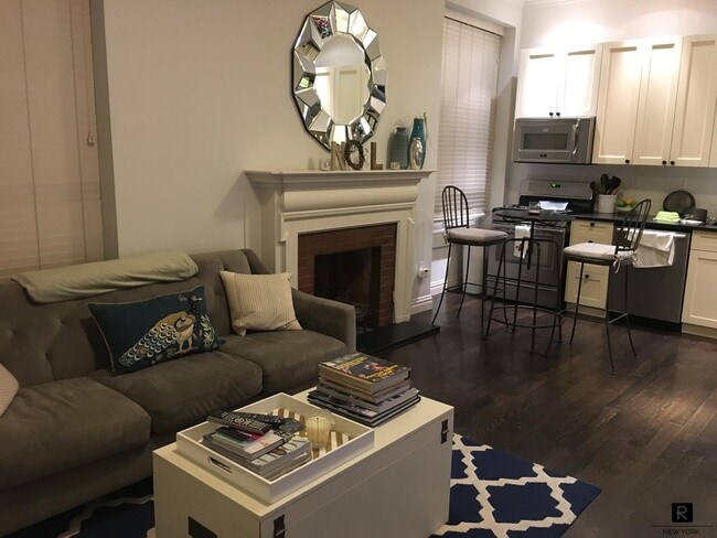 10 5th Ave-Unit -4-B in New York, NY - Building Photo - Building Photo