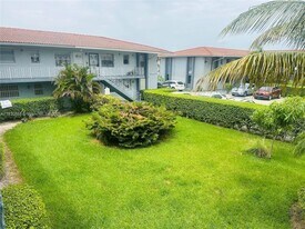 4050 NW 135th St, Unit 2-09 in Opa Locka, FL - Building Photo
