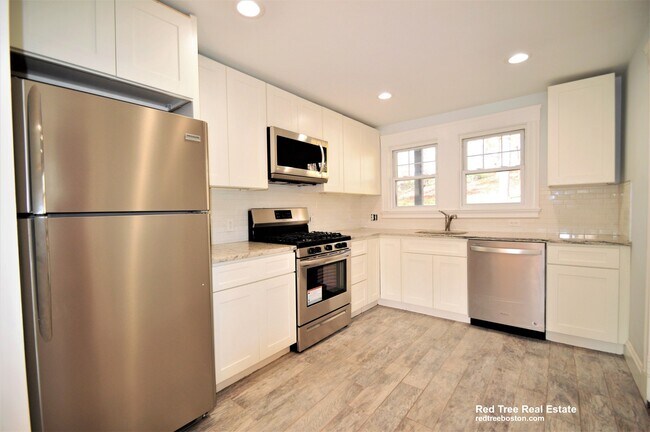 57 Leamington Rd, Unit 1 in Boston, MA - Building Photo - Building Photo