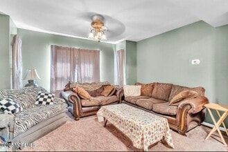 137 Seabreeze Way in Keansburg, NJ - Building Photo - Building Photo