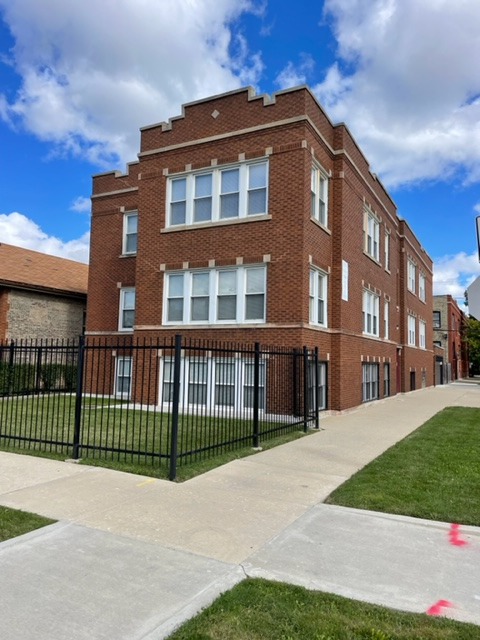 6016 W Wabansia Ave in Chicago, IL - Building Photo