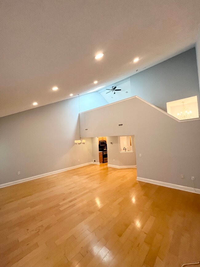 property at 356 Sunshine Ct