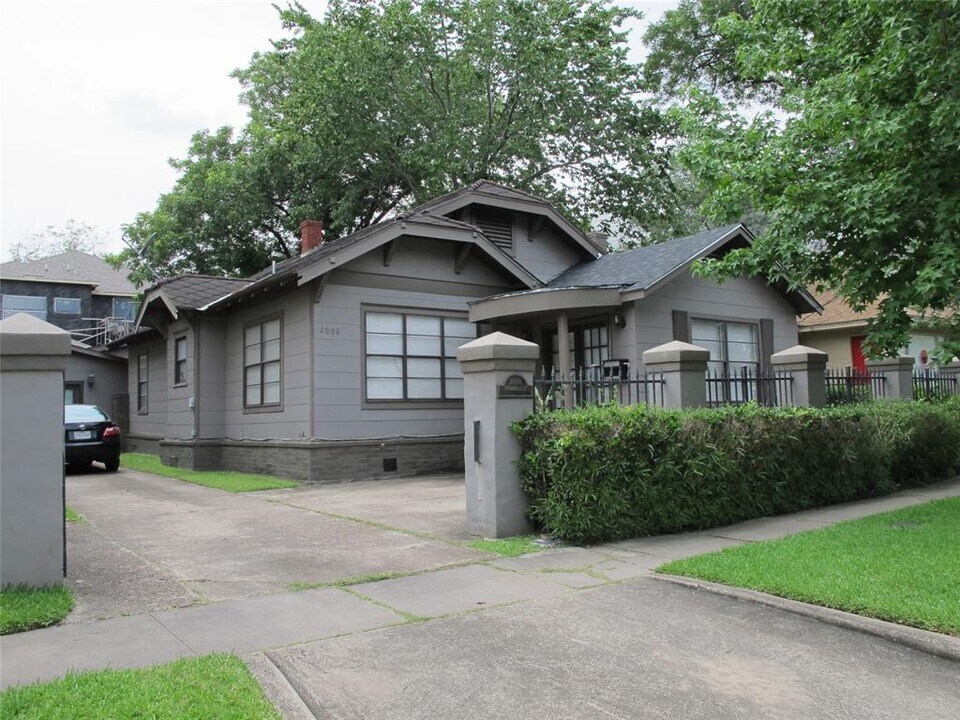 2008 Woodhead St in Houston, TX - Building Photo