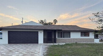 4524 SE 11th Pl in Cape Coral, FL - Building Photo