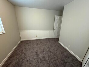 6411 N Randwick Rd in Peoria, IL - Building Photo - Building Photo