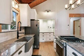 1617 Cree St in South Lake Tahoe, CA - Building Photo - Building Photo