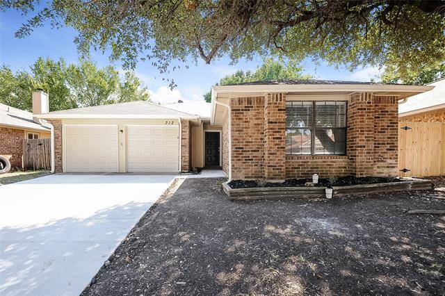 312 Valley Spring Dr in Arlington, TX - Building Photo