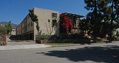 Casa Del Mar Apartments in Montrose, CA - Foto de edificio - Building Photo