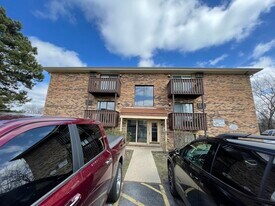 535 Brookside Dr in Westmont, IL - Building Photo