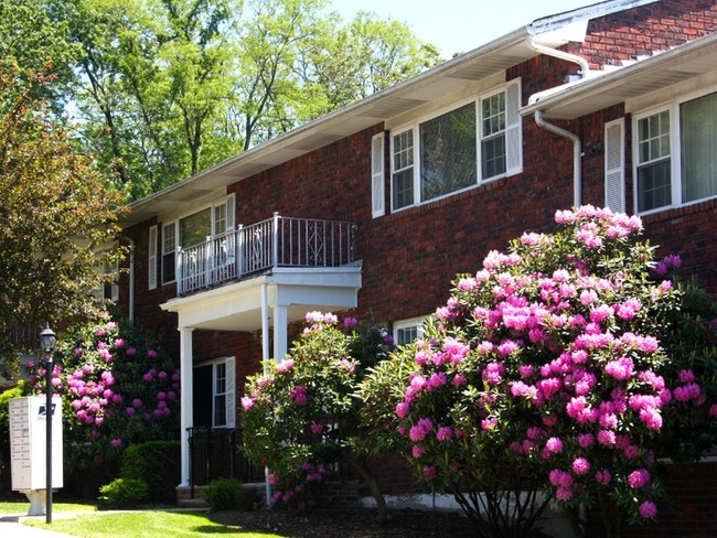 Mall & Starview Gardens in Mahwah, NJ - Building Photo - Building Photo