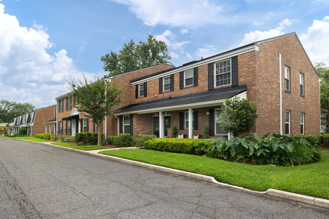 Timuquana Village in Jacksonville, FL - Foto de edificio - Building Photo