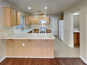 8920 Bonneville Peak Ct in Las Vegas, NV - Foto de edificio - Building Photo