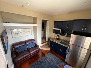 1318 San Rafael Ave in Santa Barbara, CA - Building Photo - Building Photo