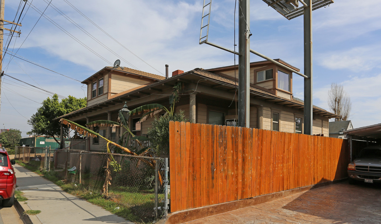 680-686 E 30th St in National City, CA - Foto de edificio