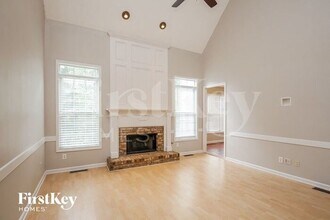 4180 Chatham View Dr in Buford, GA - Foto de edificio - Building Photo