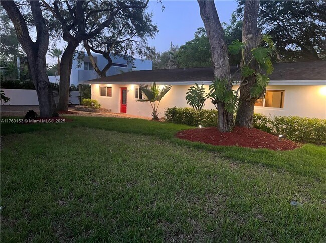 16575 Old Cutler Rd-Unit -16575 in Palmetto Bay, FL - Building Photo - Building Photo