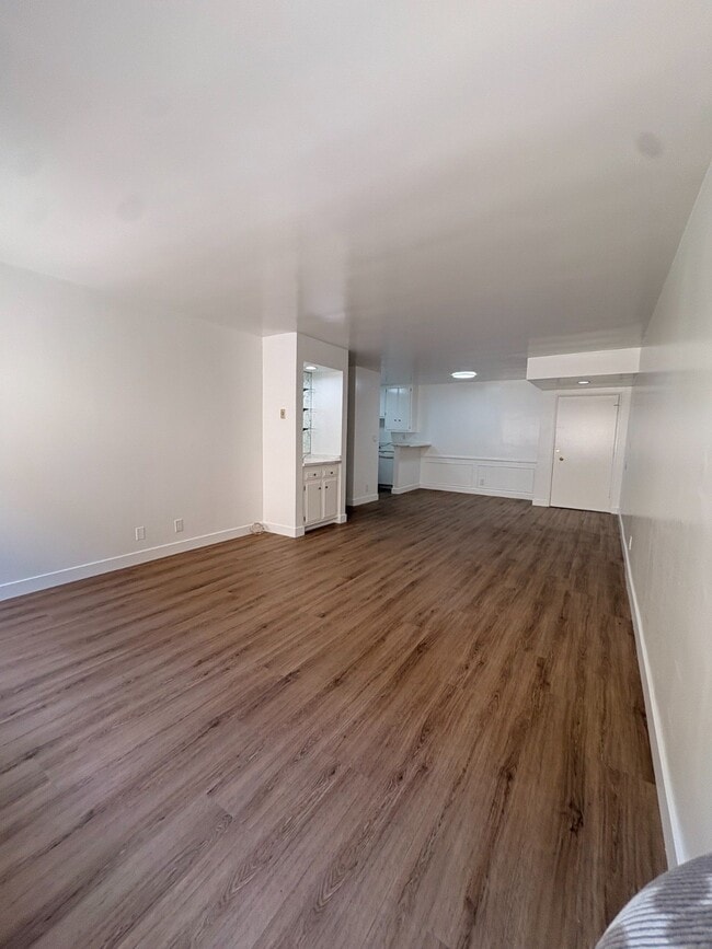 property at 1825 N Gramercy Pl