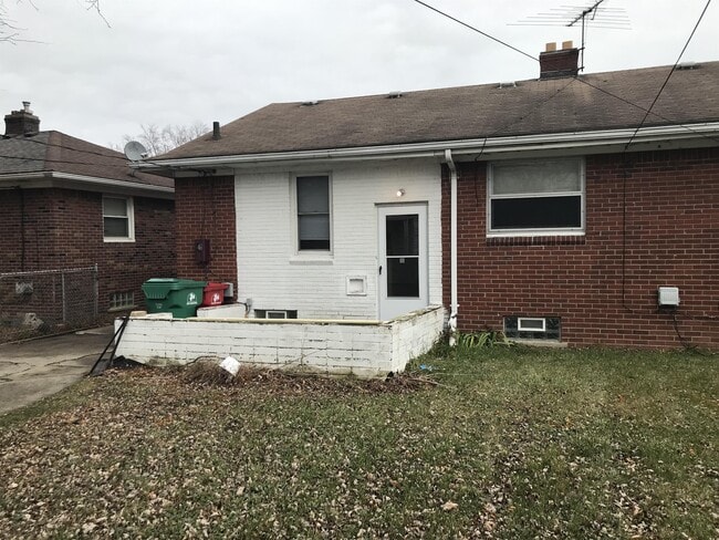 21749 Schroeder Ave in Eastpointe, MI - Building Photo - Building Photo