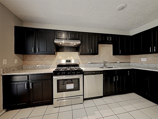 2214 Spring Dusk Dr in Spring, TX - Building Photo - Building Photo