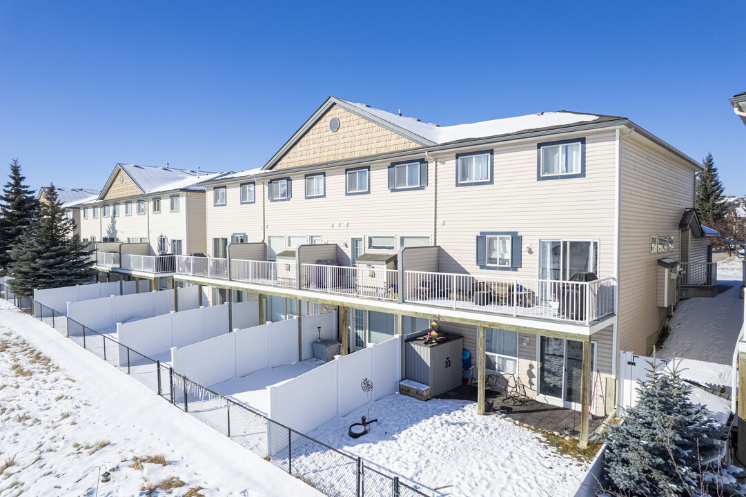 The Outlook of West Citadel in Calgary, AB - Building Photo