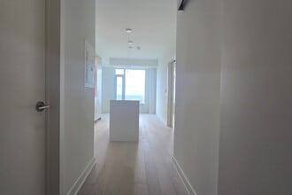 11 Yorkville Ave in Toronto, ON - Building Photo - Building Photo