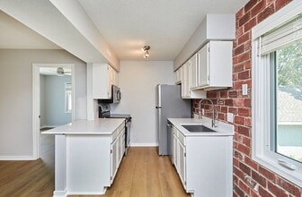 5220 Boulder Dr in West Des Moines, IA - Building Photo - Building Photo