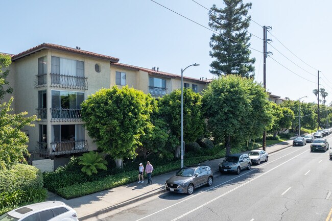Briarcrest Condominiums in Valley Village, CA - Foto de edificio - Building Photo