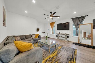 4715 Pico Pico St in San Antonio, TX - Building Photo - Building Photo