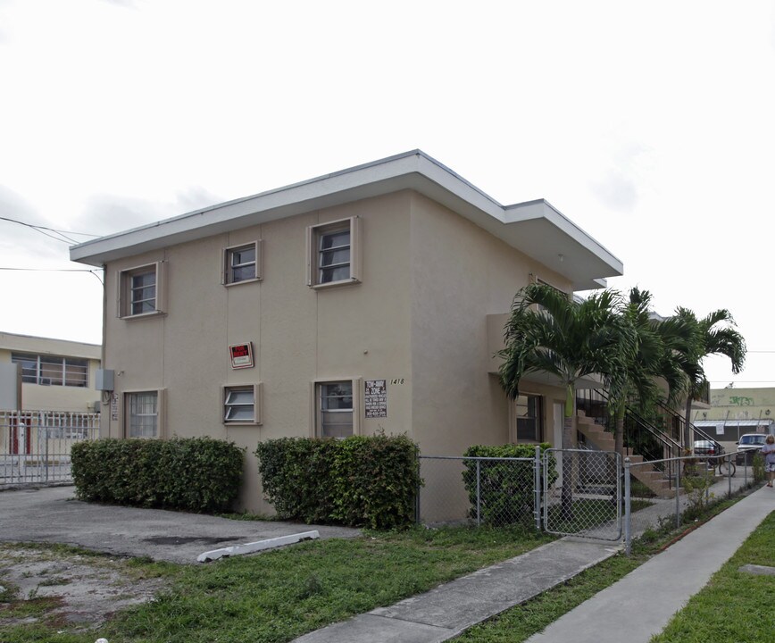 1418 SW 7th St in Miami, FL - Foto de edificio